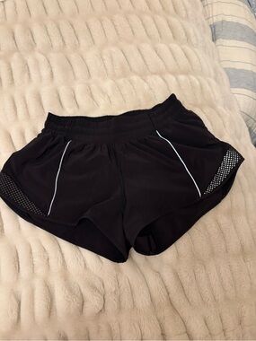 Lululemon Size 6 Hotty Hot Shorts